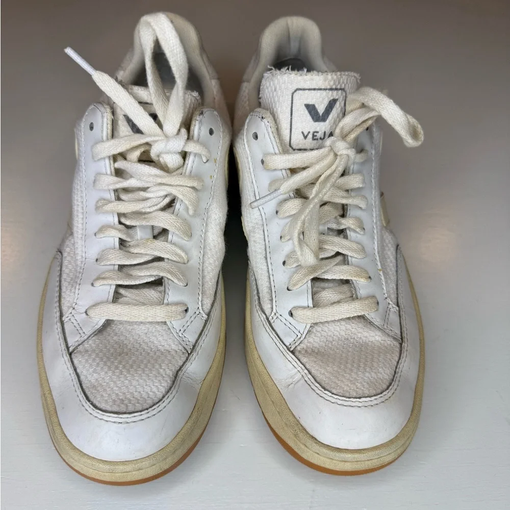 Veja V-12 Sneakers - Picture 2 of 6